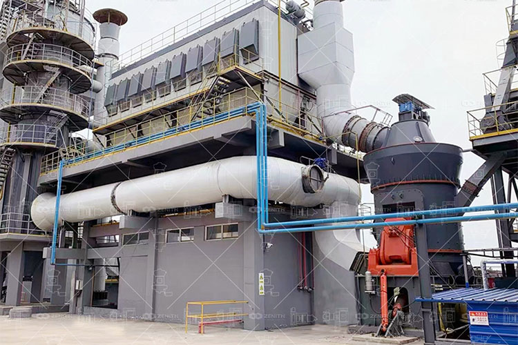Which type of grinding mill is best suited for preparing pulverized coal for lime kilns?